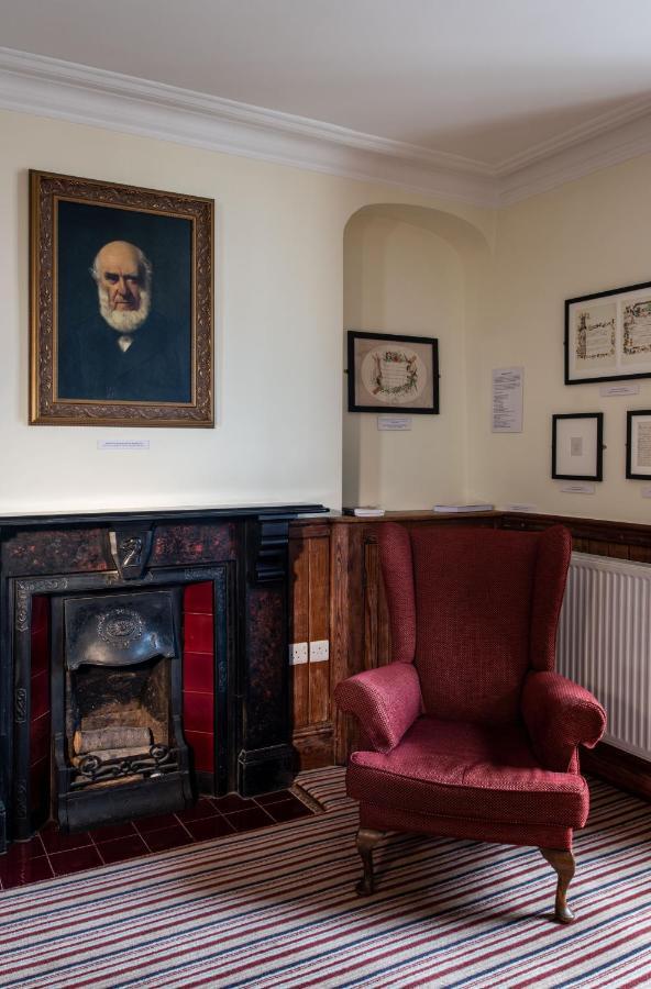 Y Talbot Hotel Tregaron Екстериор снимка